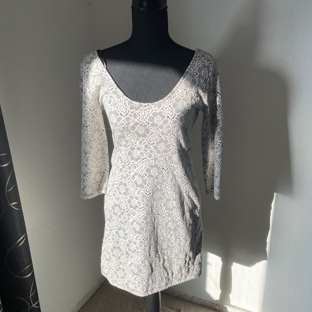 Forever21 3/4 sleeve low back black/white dress